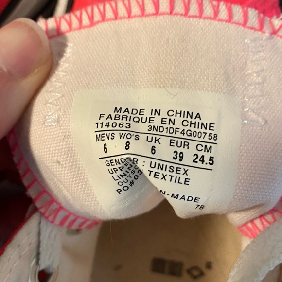 Hot pink low ride converse in women 8, men 6 - Picture 5 of 5